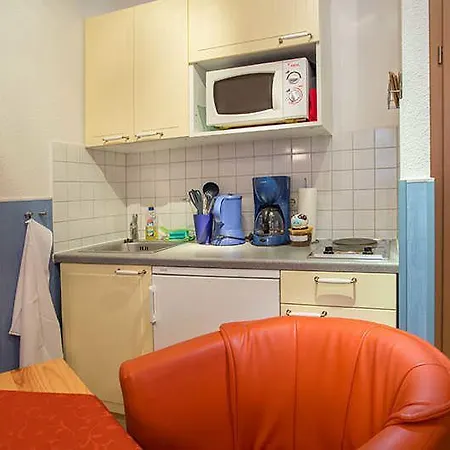 Pension Heinrich Im Zentrum Von Greifswald Mit Kuechenzeilen Und Parkplatz 24H Checkinn Hotel *