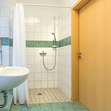 Pension Heinrich Im Zentrum Von Greifswald Mit Kuechenzeilen Und Parkplatz 24H Checkinn Hotel