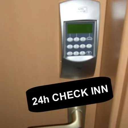 Pension Heinrich Im Zentrum Von Greifswald Mit Kuechenzeilen Und Parkplatz 24H Checkinn Hotel *