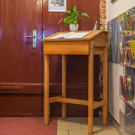 Pension Heinrich Im Zentrum Von Greifswald Mit Kuechenzeilen Und Parkplatz 24H Checkinn *