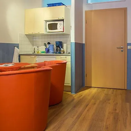 Pension Heinrich Im Zentrum Von Greifswald Mit Kuechenzeilen Und Parkplatz 24H Checkinn *